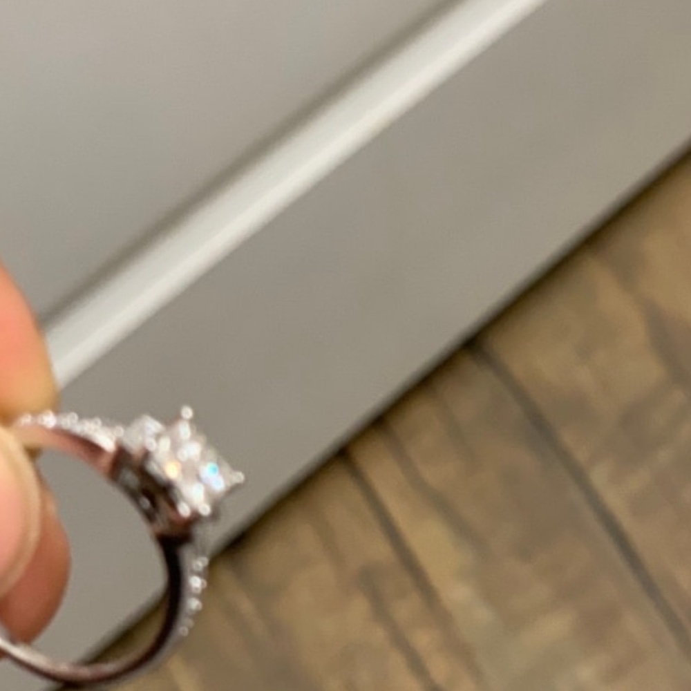 Engagement ring - Picture 2 of 2